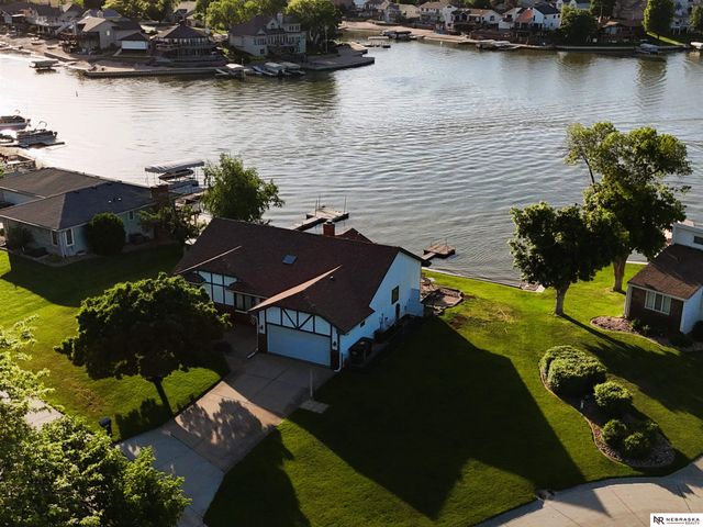8404 Kauai Drive, Papillion, NE 68046