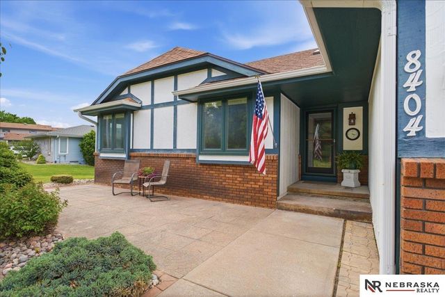 8404 Kauai Drive, Papillion, NE 68046