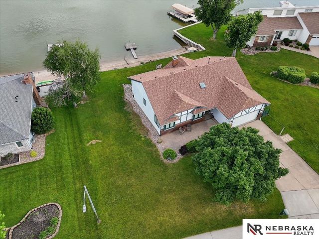 8404 Kauai Drive, Papillion, NE 68046