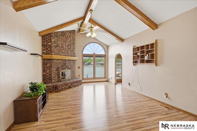 8404 Kauai Drive, Papillion, NE 68046
