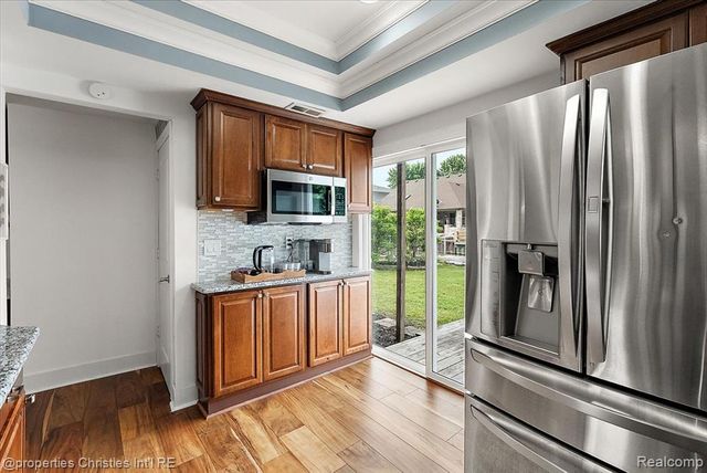 22482 Beach Street, Saint Clair Shores, MI 48081