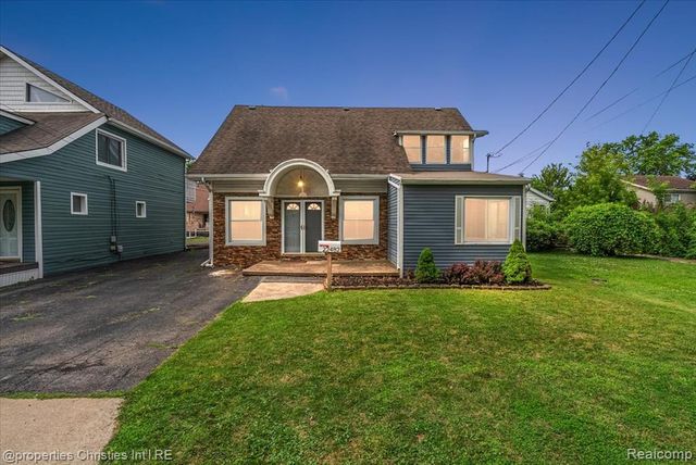 22482 Beach Street, Saint Clair Shores, MI 48081