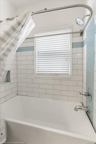 22482 Beach Street, Saint Clair Shores, MI 48081