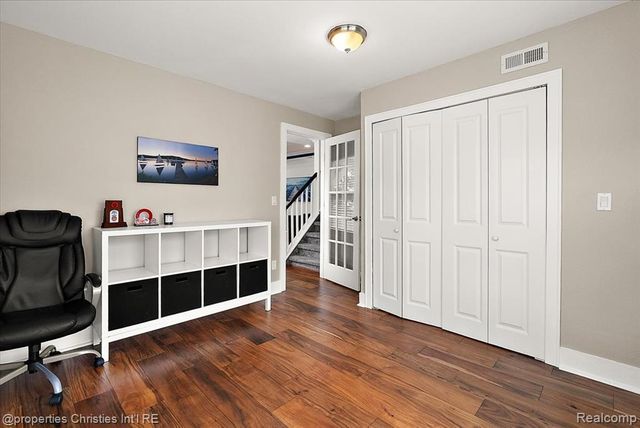 22482 Beach Street, Saint Clair Shores, MI 48081