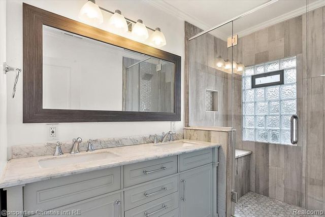22482 Beach Street, Saint Clair Shores, MI 48081
