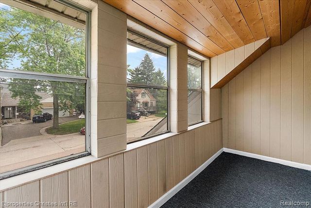 22482 Beach Street, Saint Clair Shores, MI 48081