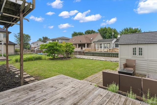 22482 Beach Street, Saint Clair Shores, MI 48081