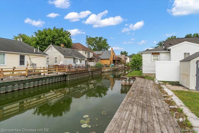 22482 Beach Street, Saint Clair Shores, MI 48081