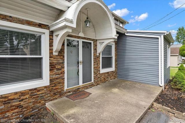 22482 Beach Street, Saint Clair Shores, MI 48081