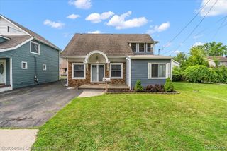 22482 Beach Street, Saint Clair Shores, MI 48081