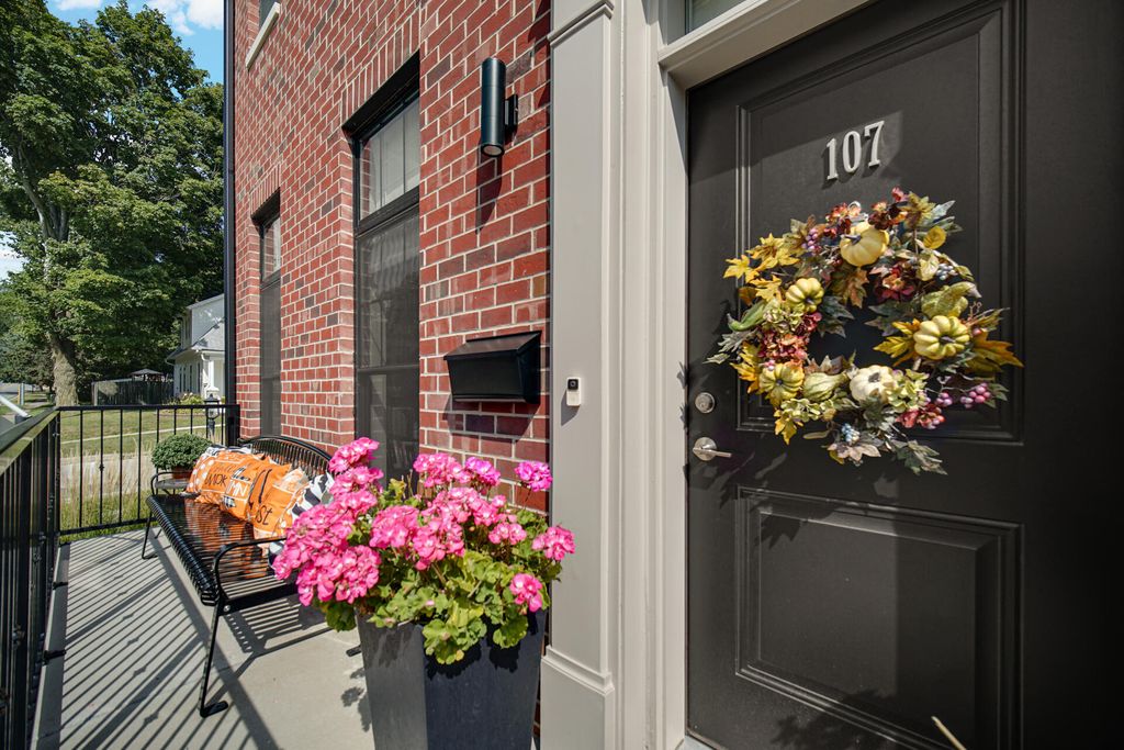 208 Campbell Street 107, Valparaiso, IN 46385