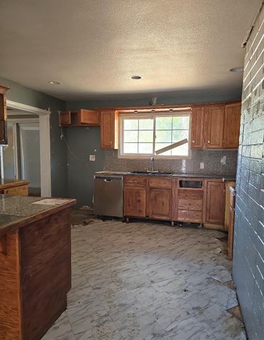17908 Strawberry Lane, Anderson, CA 96007
