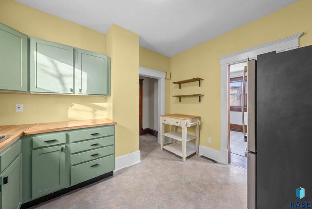 610 S 1st Ave Avenue, Sioux Falls, SD 57104