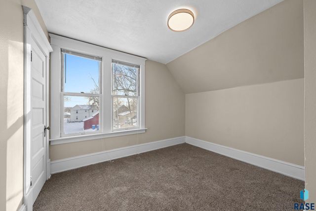 610 S 1st Ave Avenue, Sioux Falls, SD 57104