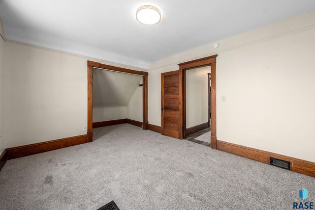 610 S 1st Ave Avenue, Sioux Falls, SD 57104