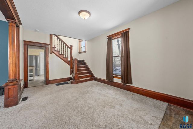 610 S 1st Ave Avenue, Sioux Falls, SD 57104