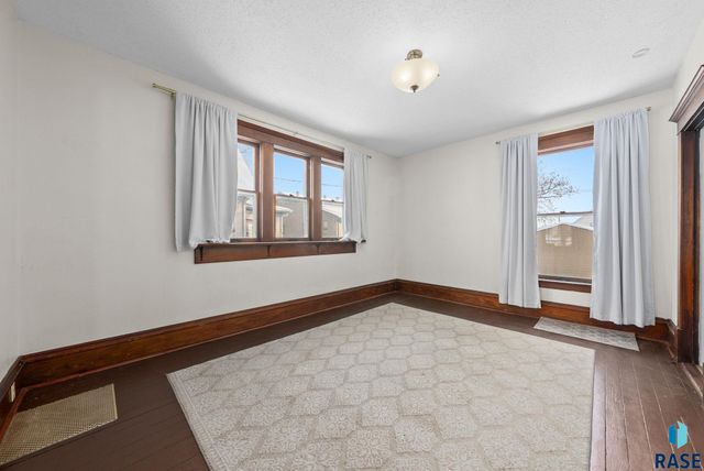 610 S 1st Ave Avenue, Sioux Falls, SD 57104