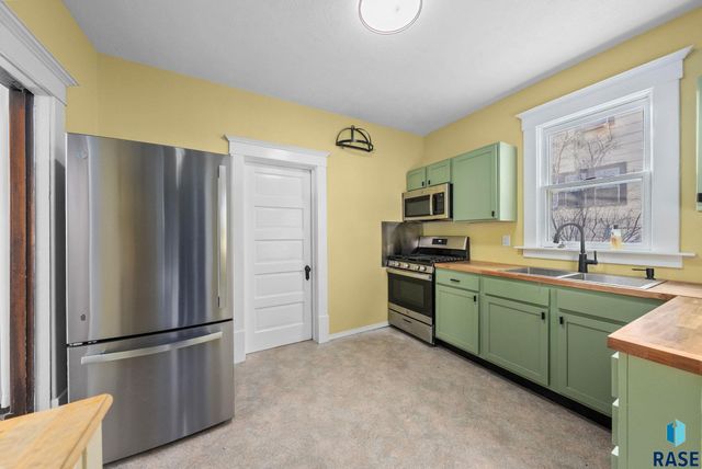 610 S 1st Ave Avenue, Sioux Falls, SD 57104