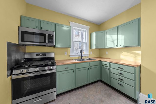 610 S 1st Ave Avenue, Sioux Falls, SD 57104