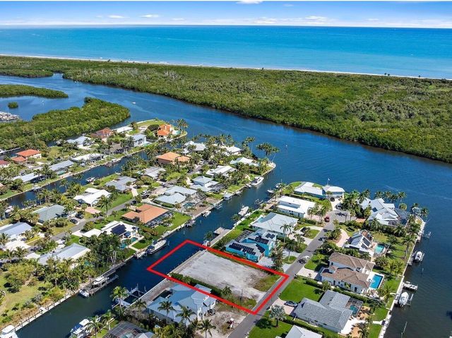 8531 SE Driftwood Street, Hobe Sound, FL 33455