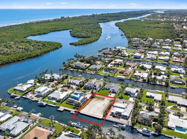 8531 SE Driftwood Street, Hobe Sound, FL 33455