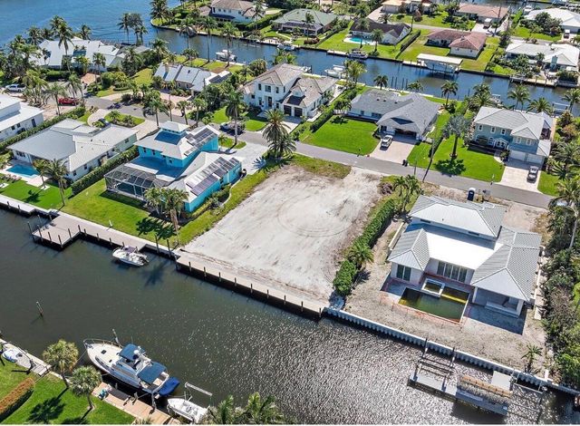 8531 SE Driftwood Street, Hobe Sound, FL 33455