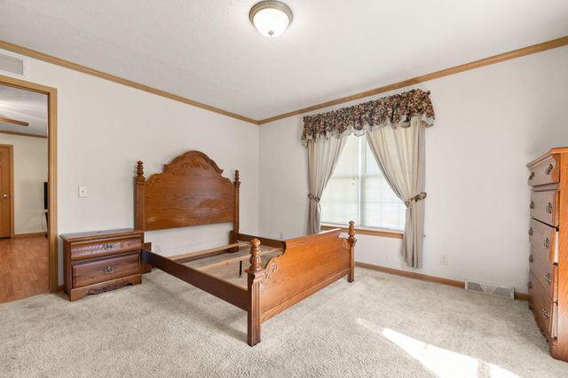 1211 N Mill Street, London, KY 40741
