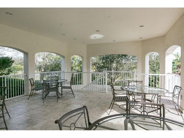 5050 Fairways Circle E202, Vero Beach, FL 32967