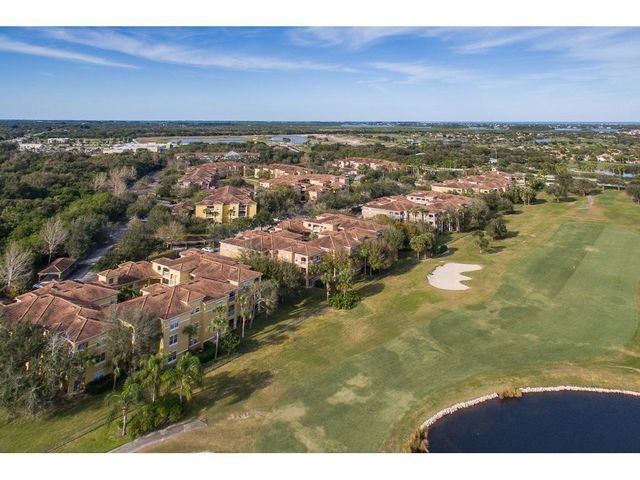 5050 Fairways Circle E202, Vero Beach, FL 32967