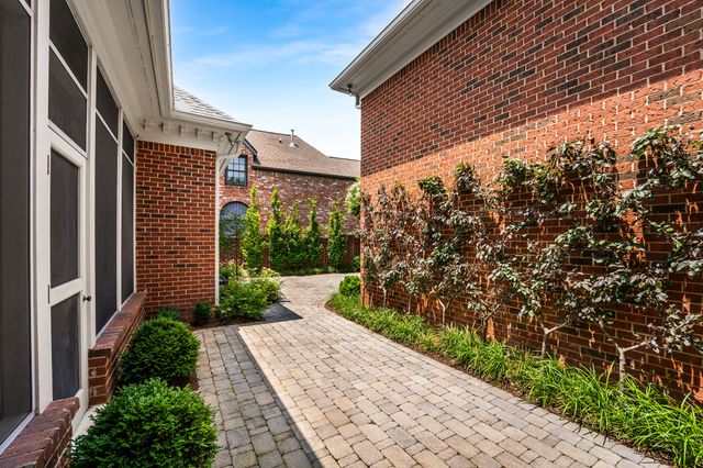 53 Whitworth Blvd, Nashville, TN 37205