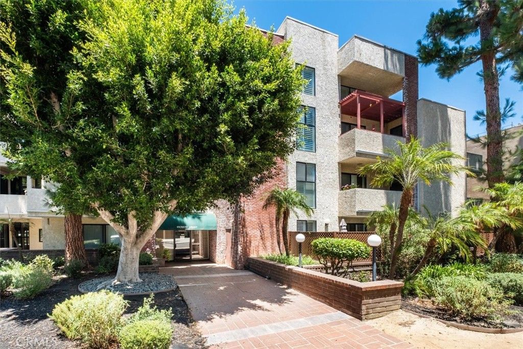 Image 1 of property listing at 14159 Dickens Street 110, Sherman Oaks, CA 91423