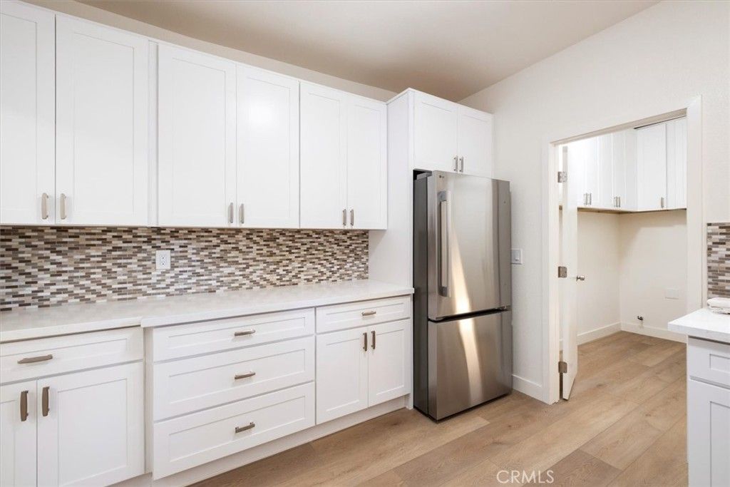 Image 10 of property listing at 14159 Dickens Street 110, Sherman Oaks, CA 91423