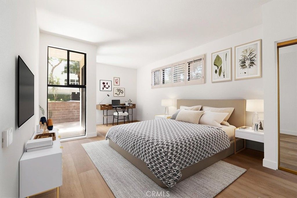 Image 12 of property listing at 14159 Dickens Street 110, Sherman Oaks, CA 91423
