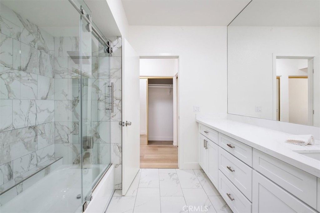 Image 15 of property listing at 14159 Dickens Street 110, Sherman Oaks, CA 91423