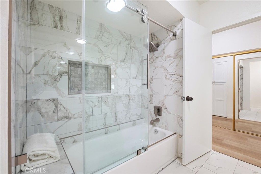 Image 17 of property listing at 14159 Dickens Street 110, Sherman Oaks, CA 91423