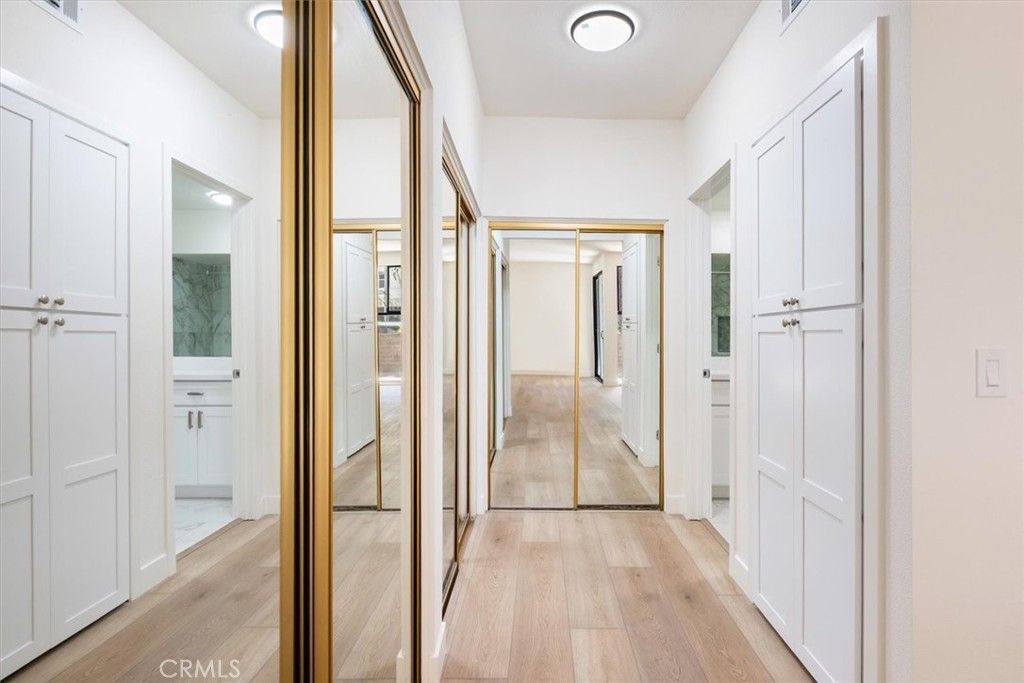 Image 18 of property listing at 14159 Dickens Street 110, Sherman Oaks, CA 91423