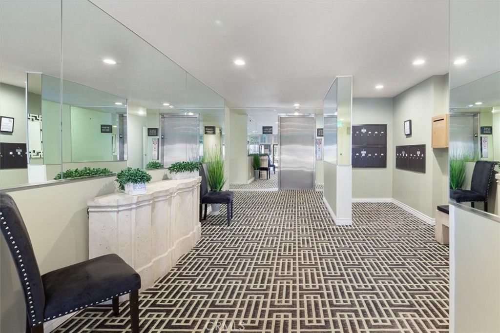 Image 2 of property listing at 14159 Dickens Street 110, Sherman Oaks, CA 91423