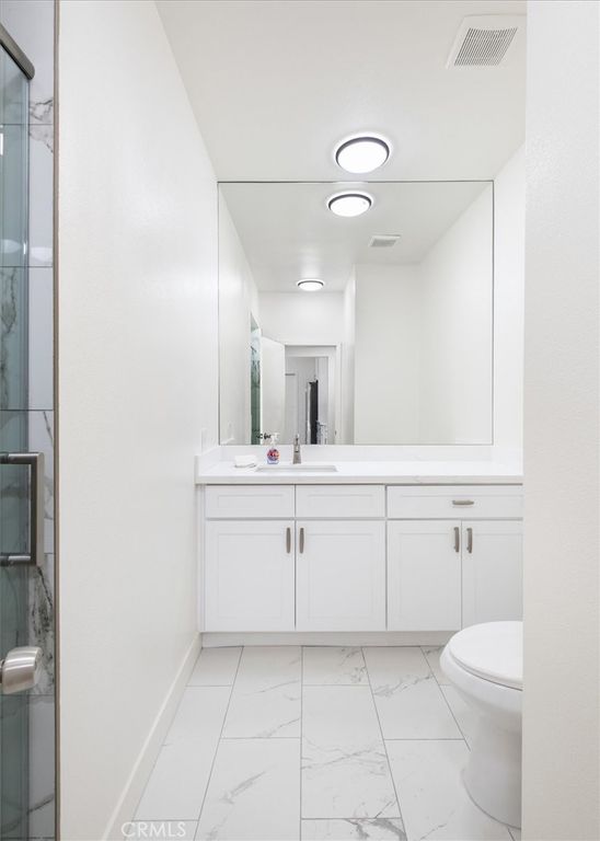 Image 21 of property listing at 14159 Dickens Street 110, Sherman Oaks, CA 91423