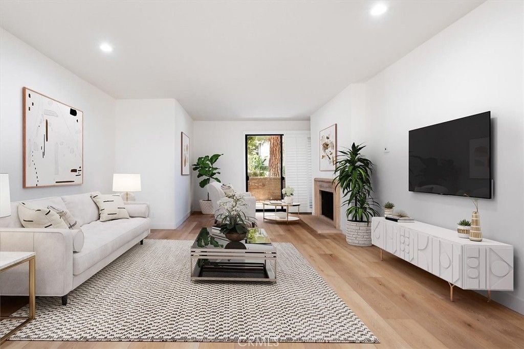 Image 3 of property listing at 14159 Dickens Street 110, Sherman Oaks, CA 91423