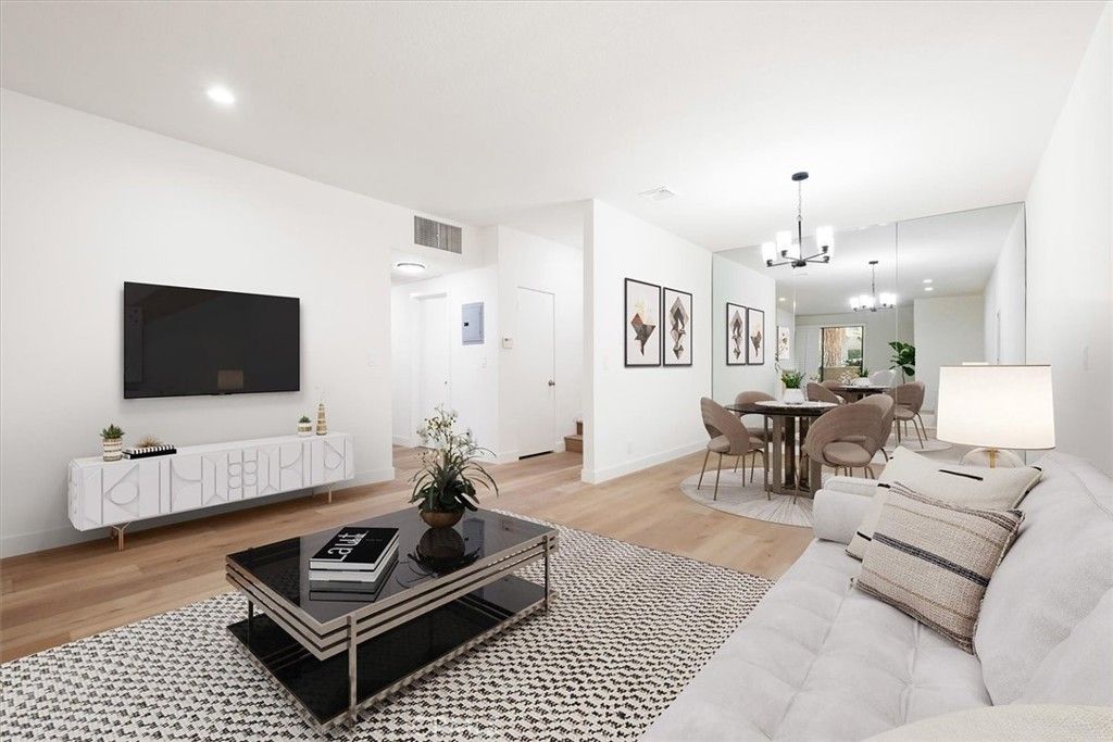 Image 5 of property listing at 14159 Dickens Street 110, Sherman Oaks, CA 91423