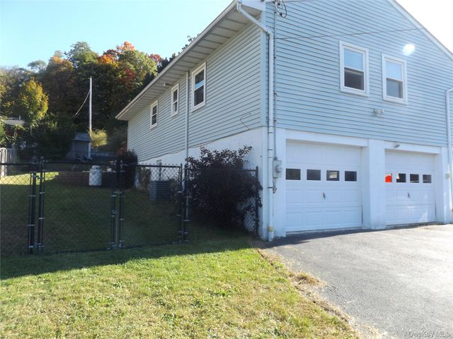 32 Willow Road, Beacon, NY 12508