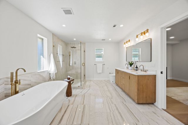 2 Sandra Drive, Heath, TX 75032