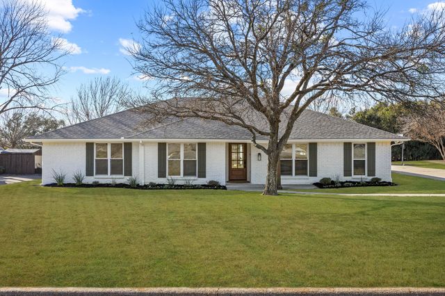 2 Sandra Drive, Heath, TX 75032