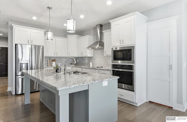 7810 N 167th Street, Bennington, NE 68007