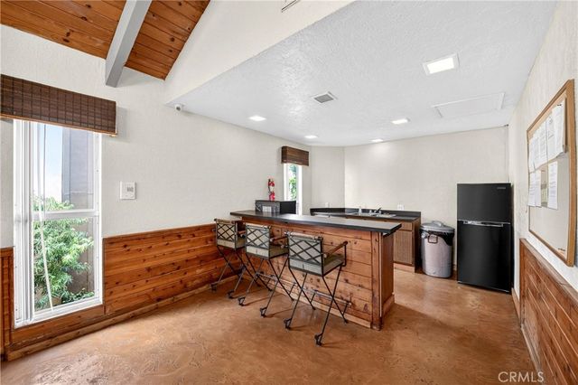 15020 Victory Boulevard 104, Van Nuys, CA 91411