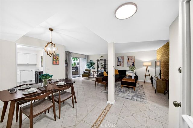 15020 Victory Boulevard 104, Van Nuys, CA 91411