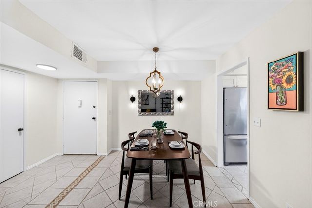 15020 Victory Boulevard 104, Van Nuys, CA 91411