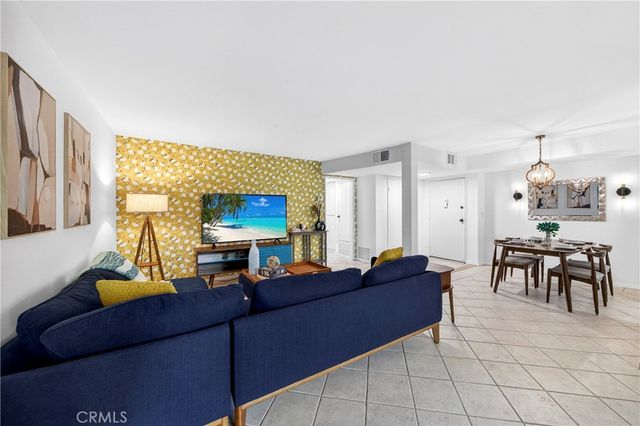 15020 Victory Boulevard 104, Van Nuys, CA 91411
