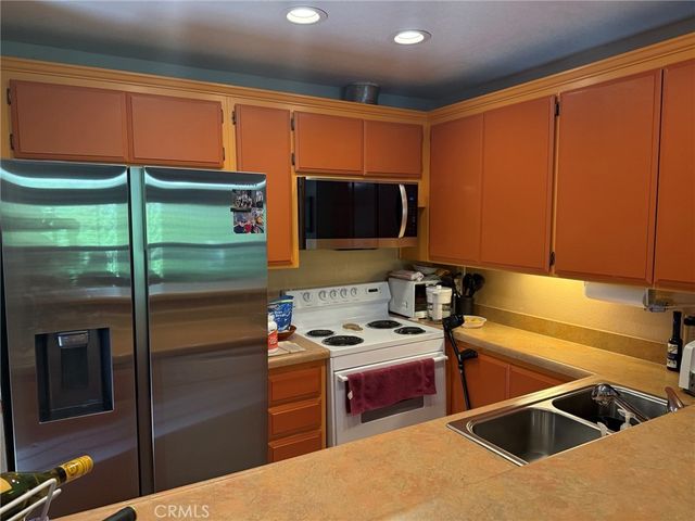 7890 17 P E Spring Street 17P, Long Beach, CA 90815