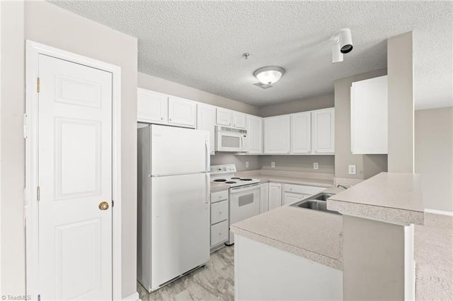 722 Scholastic Court, Winston-salem, NC 27106